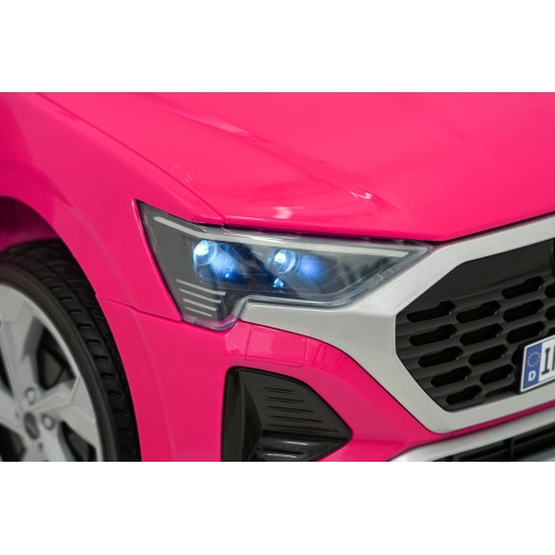 Růžové vozidlo Audi SQ8
