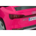 Růžové vozidlo Audi SQ8
