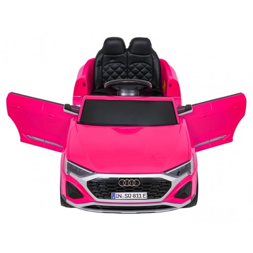 Růžové vozidlo Audi SQ8