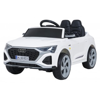 Audi SQ8 bílé vozidlo