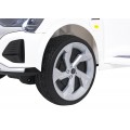 Audi SQ8 bílé vozidlo